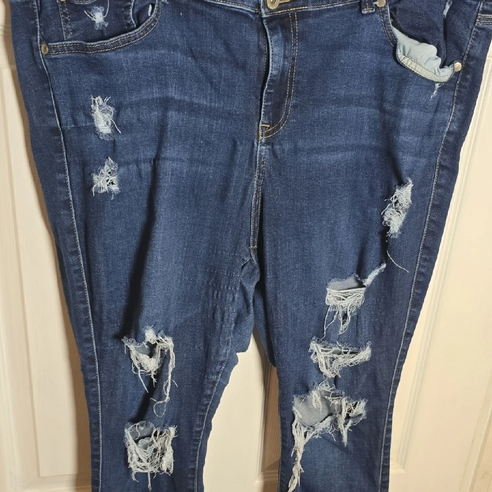 203 Torrid 20 20R Dark Blue Distressed Ankle Jeans